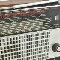 Orionton magyar és Okean 209 szovjet táskarádiók, hiányos, kopott, sérült