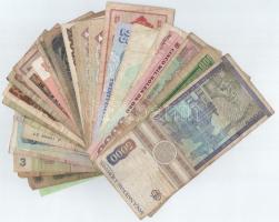 30db-os vegyes külföldi bankjegytétel T:vegyes
30pcs mixed banknote lot C:mixed