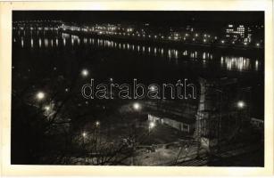 Budapest, Erzsébet híd építés közben este. photo