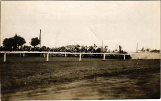 Lóverseny / horse race. Csehi-foto Pécs, photo