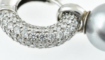 Ezüst (Ag) Fülbevalópár gyönggyel ékítve, jelzett, 3,2x2,2 cm, bruttó: 17 g