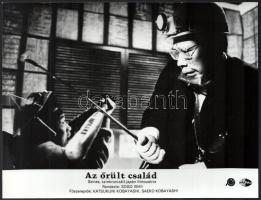 cca 1984 Az őrült család című japán film jelenetei, 5 db produkciós filmfotó, 18x24 cm