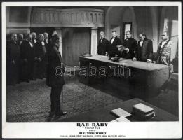 cca 1980 előtt készült magyar filmekből egy-egy jelenet, 13 db produkciós filmfotó, 18x24 cm