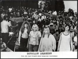 cca 1980 előtt készült külföldi filmekből egy-egy jelenet, 13 db produkciós filmfotó, 18x24 cm