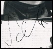 1981 Sir Solti György (1912-1997) karmester Romeo és Júliát vezényel aláírt sajtófotó 18x12 cm