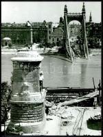 Budapest romokban és a szocialista újjáépítés után 4 db nagy méretű fotó 28x21 cm
