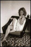 cca 1973 ,,Parti képes lányok, asszonyok" feliratú tároló dobozból 21 db vintage NEGATÍV, 24x36...