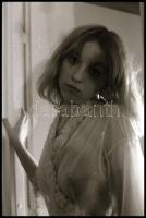 cca 1973 ,,Parti képes lányok, asszonyok" feliratú tároló dobozból 21 db vintage NEGATÍV, 24x36...