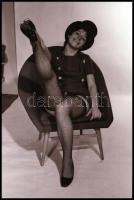 cca 1973 ,,Parti képes lányok, asszonyok" feliratú tároló dobozból 21 db vintage NEGATÍV, 24x36...