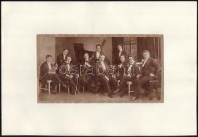 cca 1900 Zenészek, zenekar. kartonra kasírozott fotó szakadással 20x11 cm