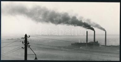 1966 Pécsi táj, Müller Ferenc budapesti fotóművész aláírásával jelzett vintage fotóművészeti alkotás, 11,7x23,6 cm