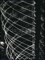 1966 Rezsek György nagykanizsai fotóművész hagyatékából, pecséttel jelzett vintage fotóművészeti alkotás (Szökőkút), 18x24 cm