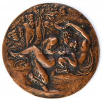 Jelzés nélkül: Faun és Nimfa erotikus jelenet. Öntött patinázott bronz relief, kopott, d:11,5cm