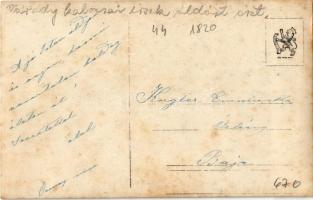 Várady kalocsai érsek áldást oszt. photo (fl)