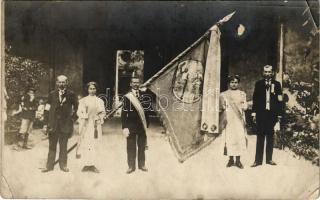 1917 Budapest, katolikusok. photo (szakadás / tear)