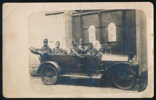 1916 Újvidék, katonák gépkocsiban, megírt fotólap, felületén törésnyomok, 9×14 cm