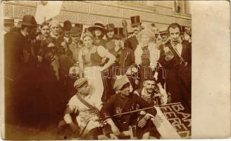 1913 Selmecbánya, Schemnitz, Banská Stiavnica; beöltözött diákok / students' carnival. photo (fl)