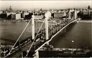Budapest, Erzsébet híd, villamos, automobilok. Képzőművészeti Alap Kiadóvállalat