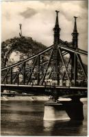Budapest, Szabadság híd, Gellérthegy, Citadella, villamos. Képzőművészeti Alap Kiadóvállalat