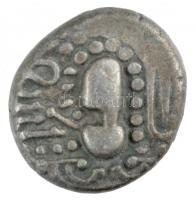 India / Gujarat / Chalukya dinasztia 1030-1120. Drachma (Gadhaiya Paisa) Ag (4.52g) T:2 India / Chalukyas of Gujarat 1030-1120. Drachma (Gadhaiya Paisa) Ag (4.52g) C:XF