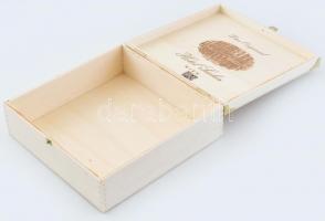 Hotel Sacher Wien fa doboz, jó állapotban, 19×19×6 cm