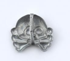 SS halálfejes sapkajelvény. Aluminium, korai változat. Replika? / SS-Totenkopf early badge 23x20 mm