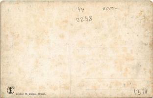 Cigány tábor. Zeidner H. kiadása, Brassó (Brasov) / Gypsy camp (kis szakadás / small tear)