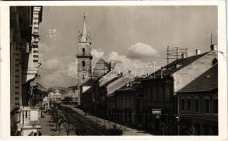 1941 Beszterce, Bistritz, Bistrita; Mussolini utca, templom, Piele, F. Pardy, Kerekes és Czitron üzlete, Transsylvania biztosítás / street, shops, insurance company, church. Foto Römischer (szakadás / tear)