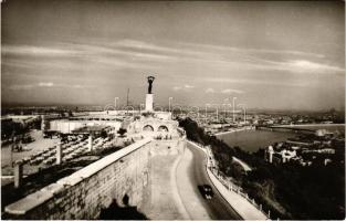 Budapest XI. Gellérthegy, Citadella, Szabadság szobor. Képzőművészeti Alap Kiadóvállalat