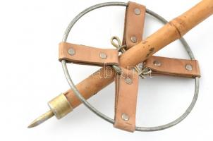 2db régi síbot, fa, kopott, h:110cm