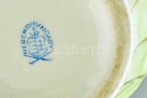 Herendi Viktória mintás váza. Kézzel festett, jelzett, kopásnyomokkal. 16 cm