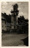 Selmecbánya, Schemnitz, Banská Stiavnica; Szentháromság szobor, Franc Barok üzlete / street view, Holy Trinity column, shop