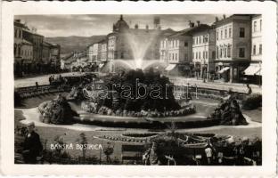 1941 Besztercebánya, Banská Bystrica; Fő tér, szökőkút, Ivan Kulisek üzlete, gyógyszertár / main square, fountain, shops, pharmacy (EK)