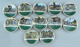 Olvashatatlan jelzéssel: 1976, 12 személyes mokkás készlet, egy csésze törött. Varsó látképével, kéz...