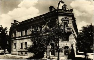 1953 Ipolyság, Sahy; utca, gimnázium / street view, grammar school (EK)