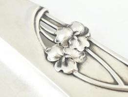 Ezüst (Ag) Szecessziós dísztálca. Nemesi koronával és monogrammal, jelzett, 24x19cm, nettó:269g