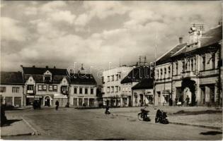 Galgóc, Frasták, Hlohovec; Fő tér, üzletek, motorbicikli / main square, shops, motorcycle (fa)