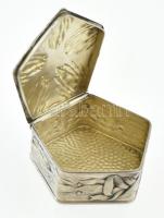 Ezüst (Ag) Szecessziós tubákos szelence, jelzett, 5x4,5cm, nettó:22g
