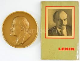 Szovjetunió ~1970-1980. Lenin aranyozott fém plakett hátlapon akasztóval támasztóval (102mm) + V. Zevin, G. Golikov: Vlagyimir Iljics Lenin élete és munkássága. Moszkva, Novosztyi Sajtóügynökség kiadója, 1974. használt állapotban T:1- Soviet Union ~1970-1980. Lenin gilt metal plaque, on the back with hanger and supporter (102mm) + V. Zevin, G. Golikov: Vlagyimir Iljics Lenin élete és munkássága. Moszkva, Novosztyi Sajtóügynökség kiadója, 1974. in unsed condition C:AU
