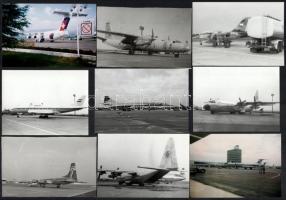 cca 1960-1970 33 db Ferihegyen és magyar reptereken magyar és külföldi repülőket és léghajókat ábrázoló fénykép kis berakóban