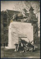 1932 Budapest Przemysl I. világháborús emlékmű a Margit hídnál Sződy Szilárd szobrászművész aláírt fotója. 12x17 cm