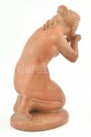 Kun jelzéssel: Ivó akt, terrakotta figura, kopásnyomokkal, m: 18 cm
