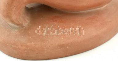 Kun jelzéssel: Ivó akt, terrakotta figura, kopásnyomokkal, m: 18 cm