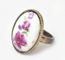 Bizsu gyűrű, porcelán betétes fém, m:59