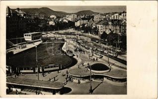 Budapest II. Széll Kálmán tér, villamosok. Művészeti Alkotások