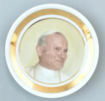 Hollóházi porcelán dísztálka II. János Pál pápa portréjával díszítve. Kopott, jelzett. d: 8cm