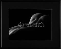 Marácz István (1958-): Háttorzó. Professzionális fotópapír, kézi nagyítású, 1/1 nagyítás, bársony pa...