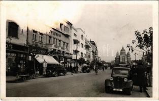 Marosvásárhely, Targu Mures; Fő tér, autók, Splendid szálló, Kertész Rezső és Révész Béla rt. üzlete / main square, shops, automobiles, hotel