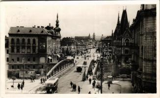 1941 Kolozsvár, Cluj; Szamoshíd környéke, autóbusz, Segesváry & Co. reklám, Barabás és S. Finkler üzlete, Minerva gyógyszertár / Somes river bridge, bus, shops, pharmacy