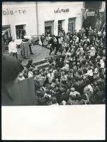 cca 1975 Előadás a Szentendrei Szabadtéri Játékok keretében, publikált fotó, jó állapotban, 23,5×17,5 cm